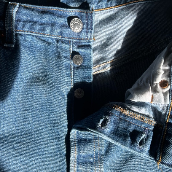 Levi Cutoff Short - Picture 3 of 3